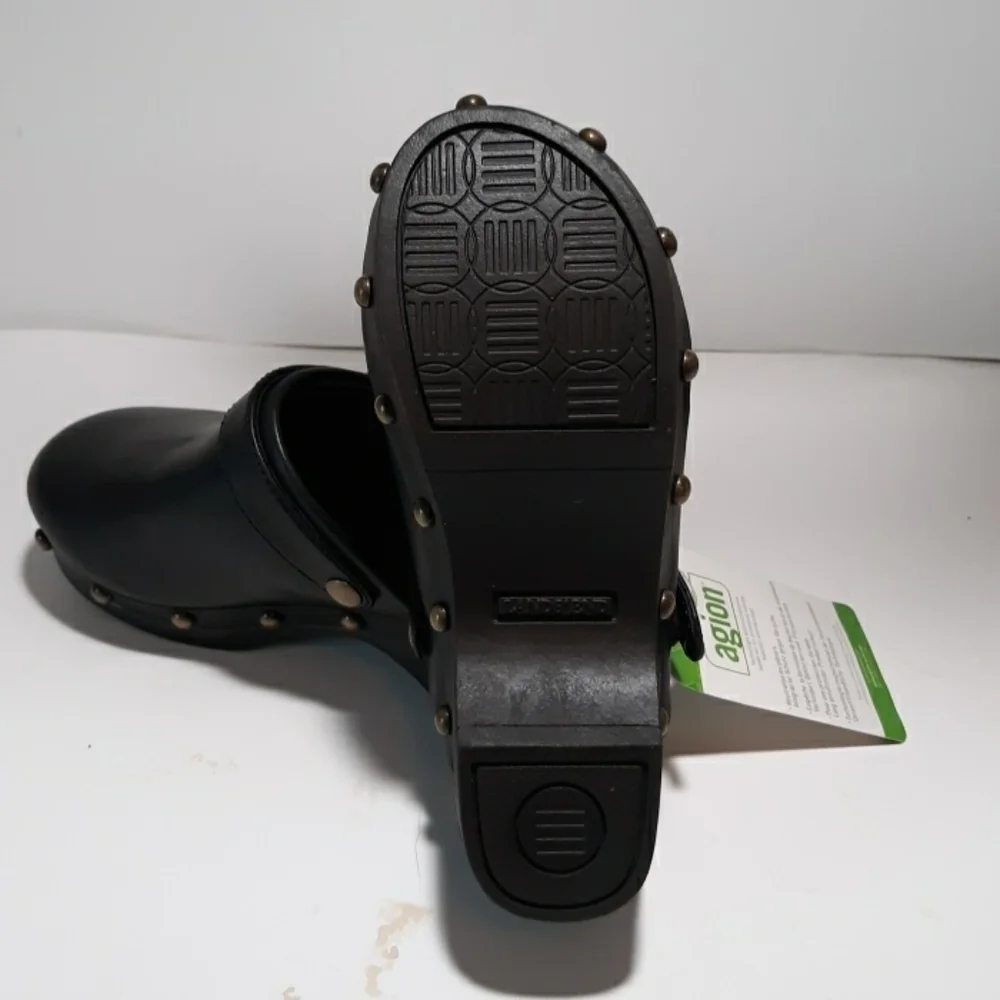 Lands End toddler 10 studded clogs